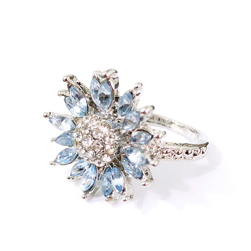 SOLAR ICE - Ring mit hellblauem Zirkon in Blütenform