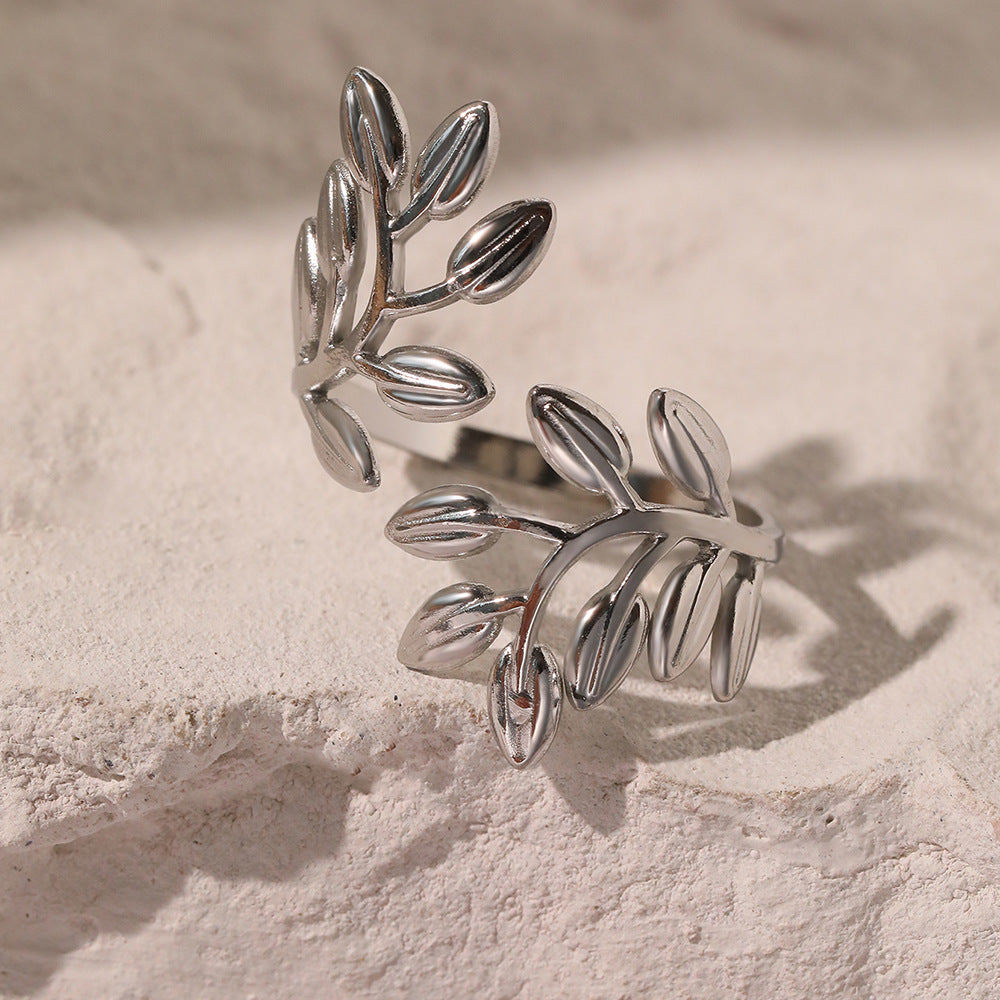 LEAF ATELIER - Schlichter Ring mit zartem Blattmotiv